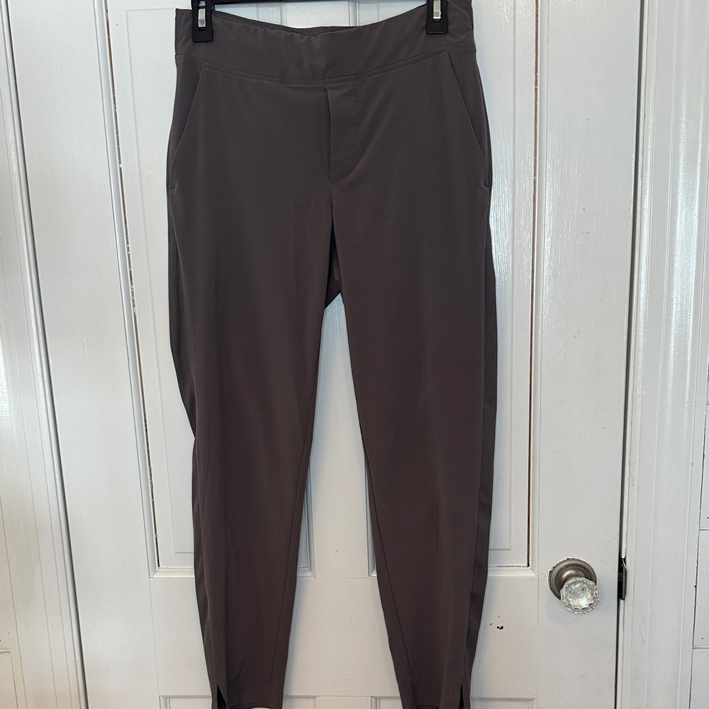 Athleta‎ Women’s Gray/Purple Athletic Pants size 4 EUC